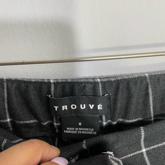 Trouve Cropped Grid Pants! - Picture 7 of 7